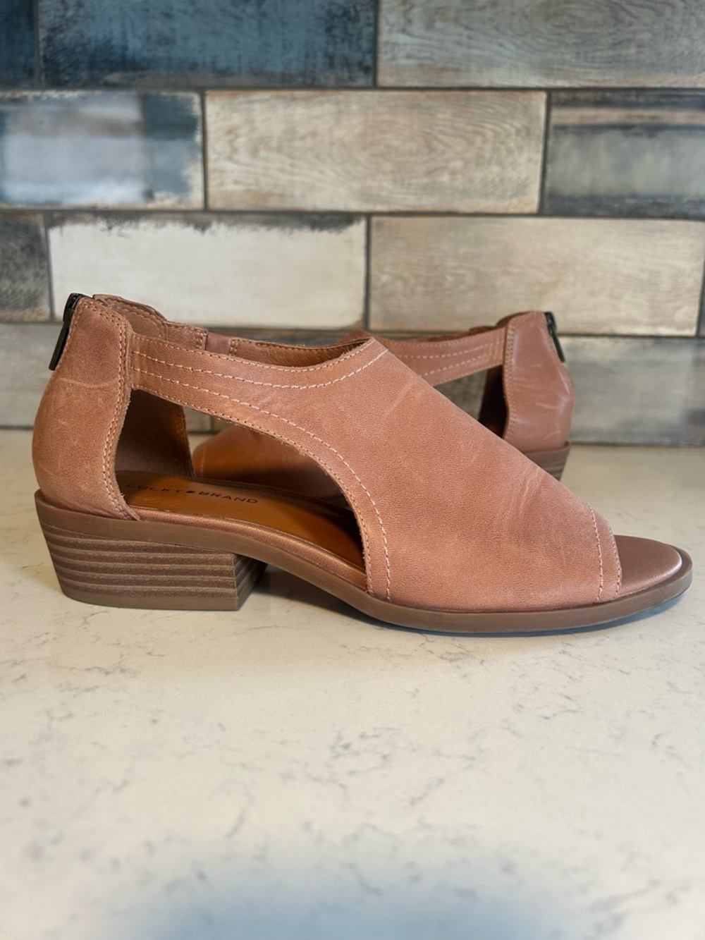 🍀 Lucky Brand Saroy Leather Open-Toe Low Block Heel Sandals